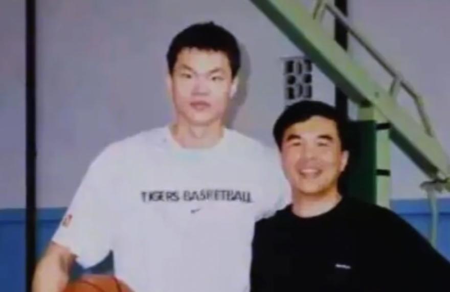 詹姆斯历史地位被喷上热搜，一个帖子炸出50条回怼