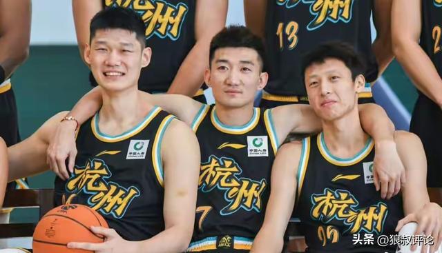 爱游戏体育3年2.2亿！曝三方交易啊！杰伦布朗或换字母哥