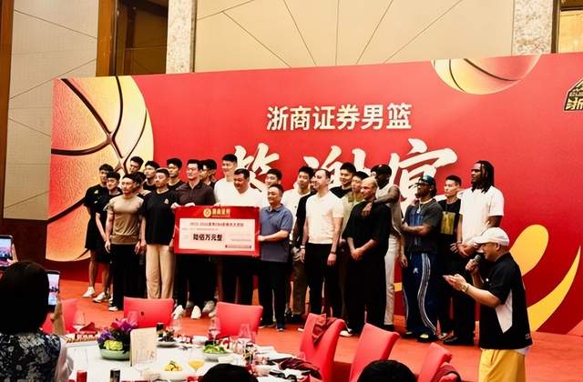 詹姆斯下家争夺进入白热化：三大热门球队谁能最终胜出？