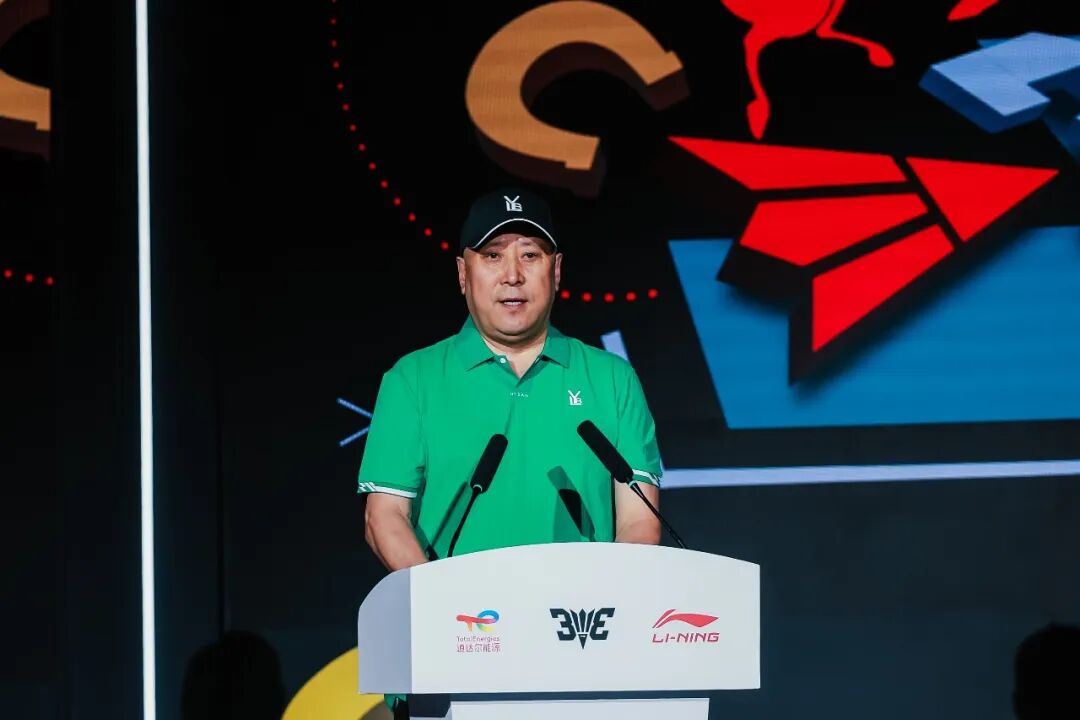 爱游戏体育阿迪达斯推出特别版Predator战靴，致敬与齐达内携手30周年