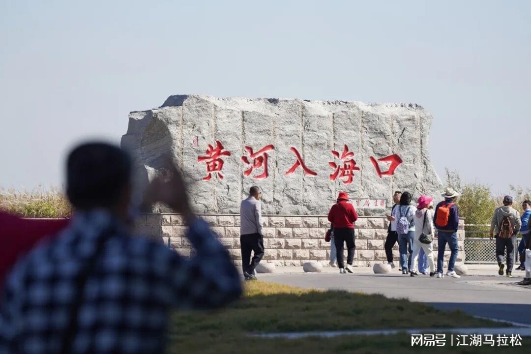 爱游戏体育弗得角门将一战成名！赛后粉丝暴涨165万，采访直指实现梦想！